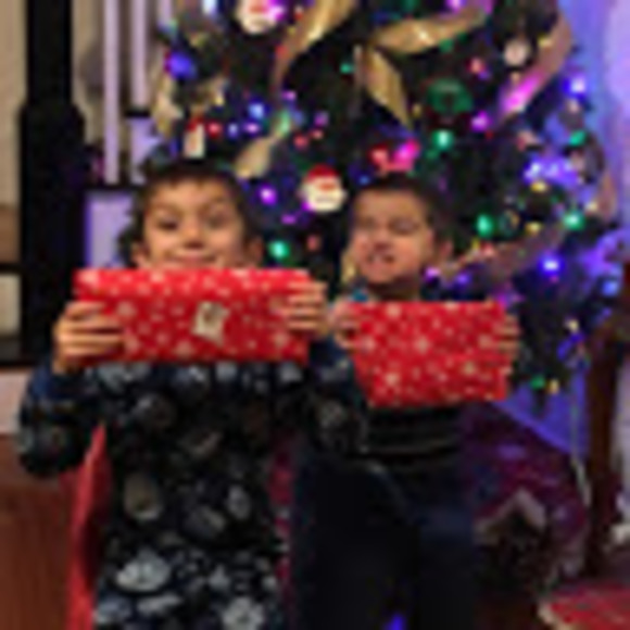 Meet your Posher, Leona - Picture 1 of 1